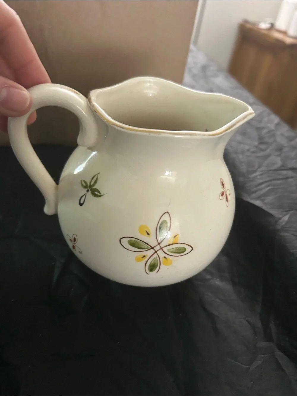 N/A cream ceramic